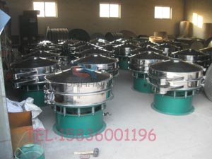 多臺不銹鋼振動篩分機(jī)