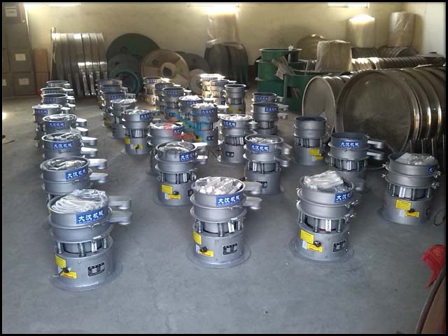 多臺400型振動篩分機(jī)